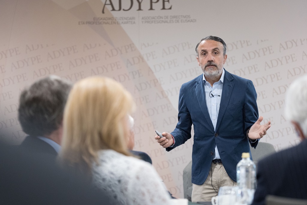 Carlos Fernández Guerra en los desayunos de ADYPE